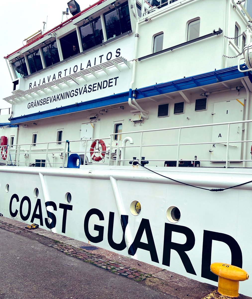 Inka Mero (@inkam) on Twitter photo 250. Valtakunnallinen Maanpuolustuskurssi tervehtii 🫡🇫🇮Suomenlahden Merivartiostoa, Helsingin Pelastuslaitosta ja Poliisia (Karhu). Kovan tason ammattilaisia huolehtimassa rajojemme ja merialueiden turvallisuudesta. 🙏🏻. <a href="/rajavartijat/">Rajavartiolaitos</a> <a href="/Merivartiosto/">Merivartiosto - SLMV</a> <a href="/MPKurssit/">Valtakunnalliset maanpuolustuskurssit</a> 250. Valtakunnallinen Maanpuolustuskurssi tervehtii 🫡🇫🇮Suomenlahden Merivartiostoa, Helsingin Pelastuslaitosta ja Poliisia (Karhu). Kovan tason ammattilaisia huolehtimassa rajojemme ja merialueiden turvallisuudesta. 🙏🏻. <a href="/rajavartijat/">Rajavartiolaitos</a> <a href="/Merivartiosto/">Merivartiosto - SLMV</a> <a href="/MPKurssit/">Valtakunnalliset maanpuolustuskurssit</a>