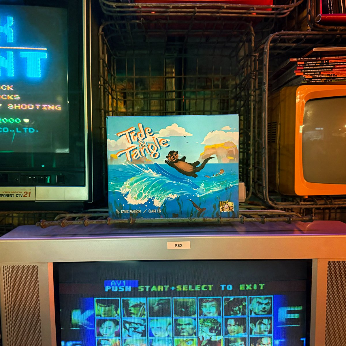 Oh, and one more thing! 😲 A special preview copy of Tide &amp; Tangle is now at H40S so you can try the game before its official release! 🌊 🦦 

#TideAndTangle #PreviewCopy #BoardGamePreview #IndieGameDev #보드게임 #ボードゲーム #TabletopGames #KickstarterGames