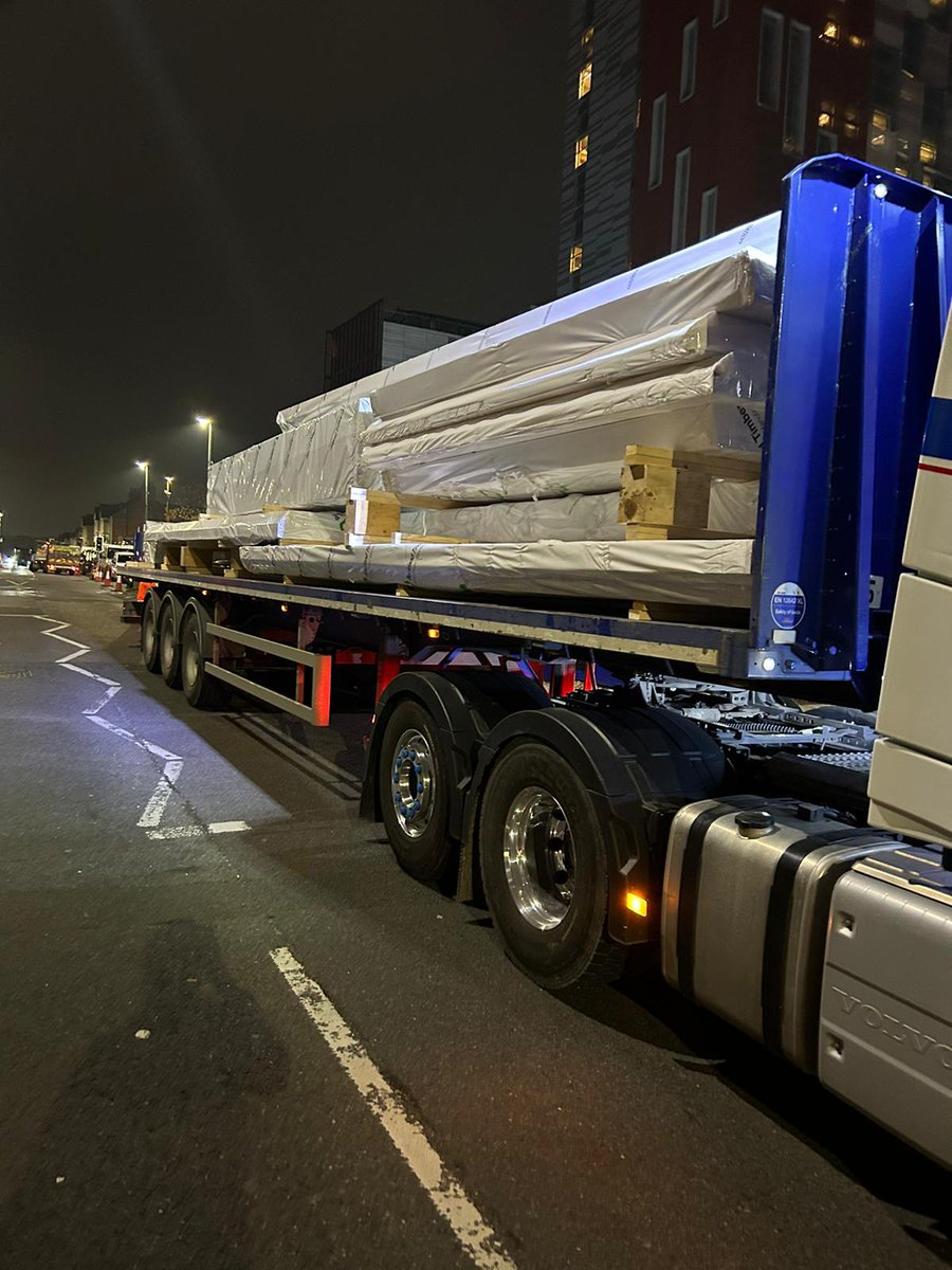BucklandTimber's tweet image. Some in-progress photos today of the Colindale Northern larch glulam canopy being installed.

This is a tricky install as all the lifting work has to be carried out in 3-hour windows between 1.30-4.30am each night - the CLT deck is next...

 #LarchGlulam #InstallationInProgress