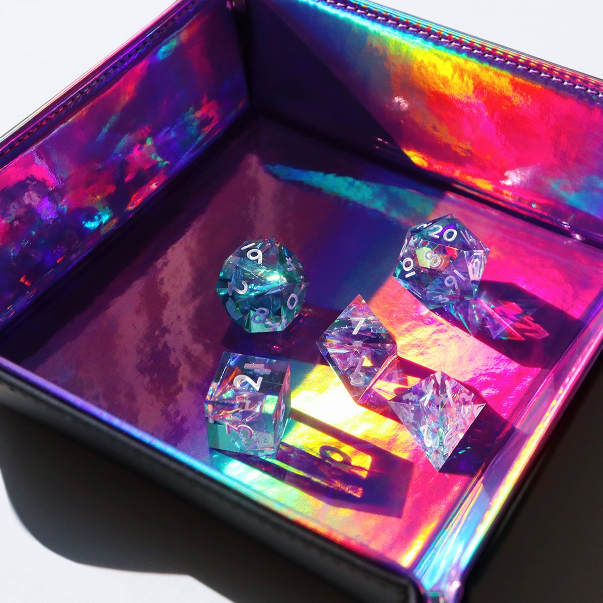 EVERYTHINGDICE's tweet photo. Holographic Purple Dice Tray 🪩 With an iridescent rainbow of warm pinks, oranges, and greens. Available now!
#dnd #dice #ttrpg https://t.co/Opyx2kT82E