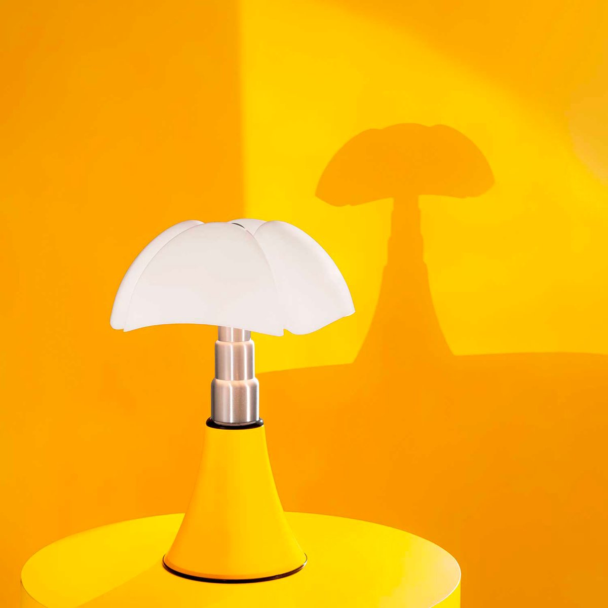 stillucestore's tweet image. Pipistrello è Pop! Bellissima ❤️ Aggiungi al tuo carrello NOGRINCH! per avere subito uno sconto extra nel tuo carrello! 🎁 
stilluce-store.it/?s=pipistrello…
La Casa comincia dalla #Luce
#StilluceStore #MartinelliLuce #MartinelliLuceLighting #GaeAulenti #Olivetti