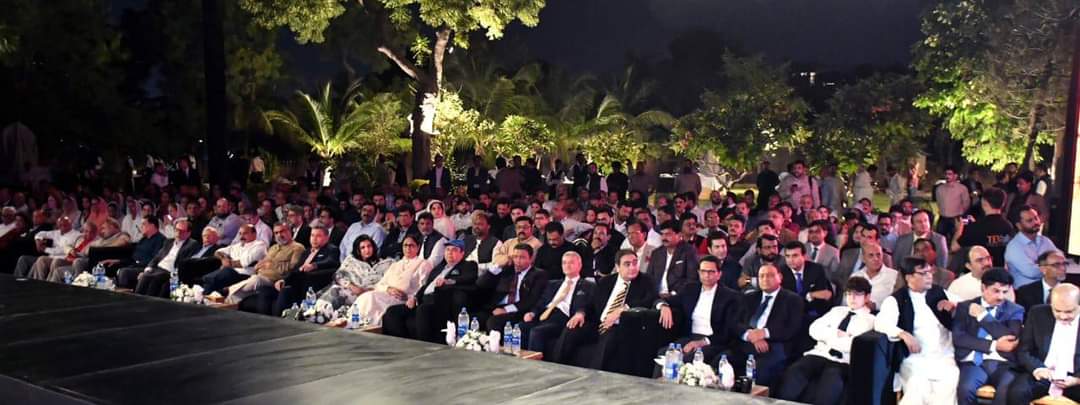 KamranAkhterMQM's tweet image. متحدہ قومی موومنٹ پاکستان کے چئیرمین اور وفاقی وزیر برائے تعلیم و سائنس اینڈ ٹیکنالوجی ڈاکٹر خالد مقبول صدیقی کا پاکستان انسٹیٹیوٹ آف فیشن اینڈ ڈیزائن کے کراچی کیمپس کی بمقام موہٹہ پیلس افتتاحی تقریب میں بطور مہمان خصوصی شرکت کی
#PIFD
@Conv_KMS