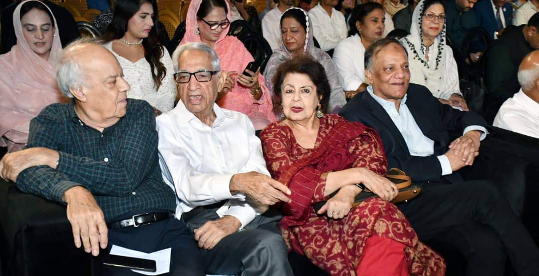 KamranAkhterMQM's tweet image. متحدہ قومی موومنٹ پاکستان کے چئیرمین اور وفاقی وزیر برائے تعلیم و سائنس اینڈ ٹیکنالوجی ڈاکٹر خالد مقبول صدیقی کا پاکستان انسٹیٹیوٹ آف فیشن اینڈ ڈیزائن کے کراچی کیمپس کی بمقام موہٹہ پیلس افتتاحی تقریب میں بطور مہمان خصوصی شرکت کی
#PIFD
@Conv_KMS