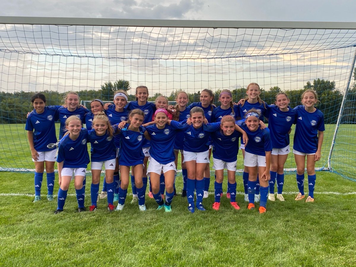 forcefcofficial's tweet photo. That’s a wrap‼️
🔵⚪️🔵⚪️🔵
Our E64 RL girls rounded out their first season going 8-3-1 across their final weekend of league play!!
An extra shoutout to our 2012G E64 RL team on their 2nd place finish this fall!!
#goforce #e64rl #finalists #midwest #usys https://t.co/qh7WAjXjLA