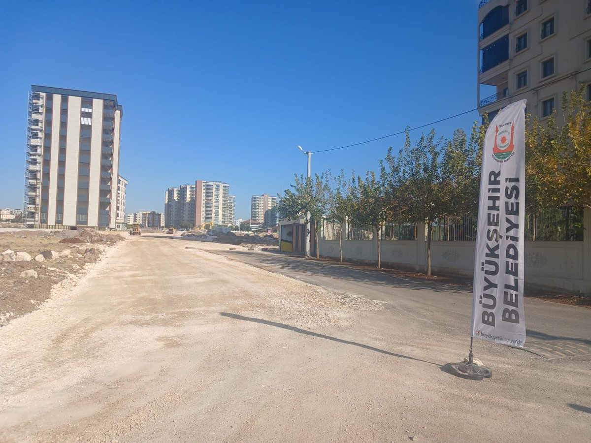 bmuratyldrm's tweet photo. @sanliurfabld Belediyesi'ne yol asfalt şube müdürlüğü &amp;  @nuridemir beye önce şehrimize ve sokağımıza yaptıkları yol hizmetlerinden dolayı teşekkür ederiz. https://t.co/vrYKHlHFl7