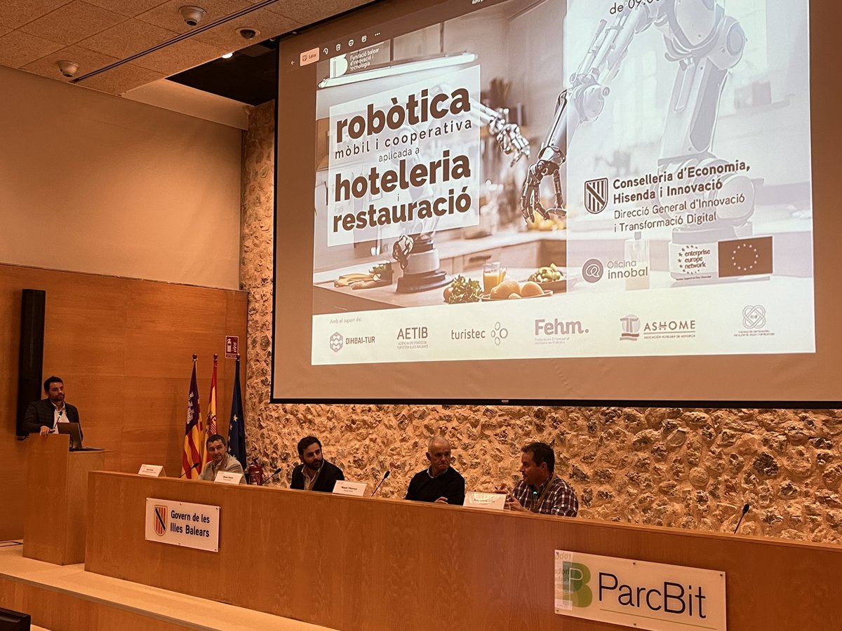 parcbit's tweet image. Tanca la jornada #roboticahoreca la taula rodona amb Miquel Ramis @gardenhotels Toni Ferrer #GPROValparaiso Miguel Villarroya @springhotels i Joan Munar i Fiol @Asepeyo, empresaris i hotelers que comparteixen la seva experiència amb robots.
