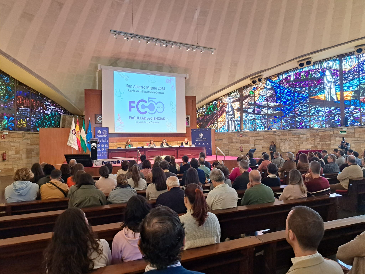 🗣️ ¡Hoy hemos celebrado San Alberto Magno, patrón de la Facultad de Ciencias de la UCO! Su legado nos inspira a seguir avanzando en el conocimiento y la investigación científica. ¡Feliz día a toda nuestra comunidad! 🔬🌱 #SanAlbertoMagno #CienciasUCO
