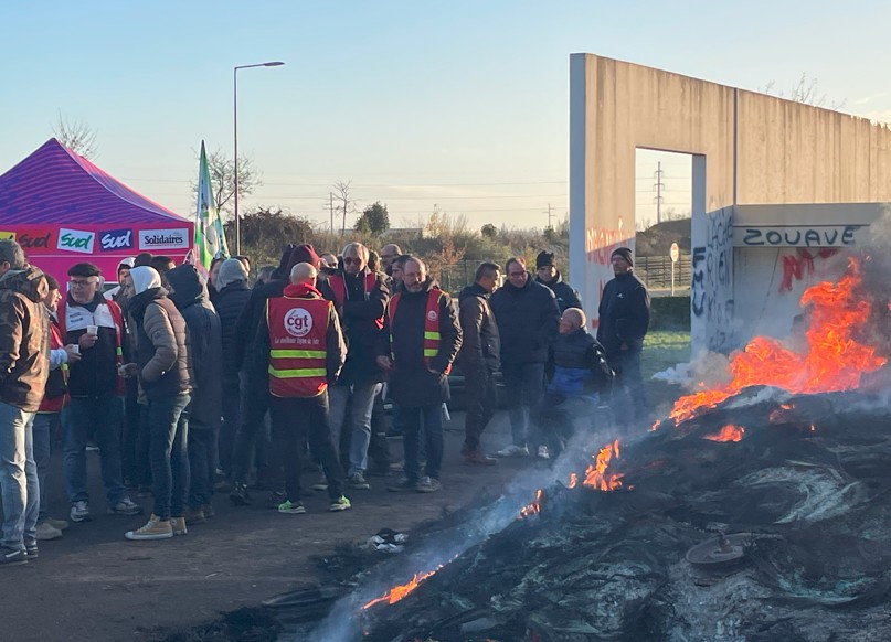 Des moments lourds. Sur le piquet de grève Michelin à Cholet, à deux pas de ce site qui aura fermé fin août 2025. Un sentiment d'immense gâchis.
