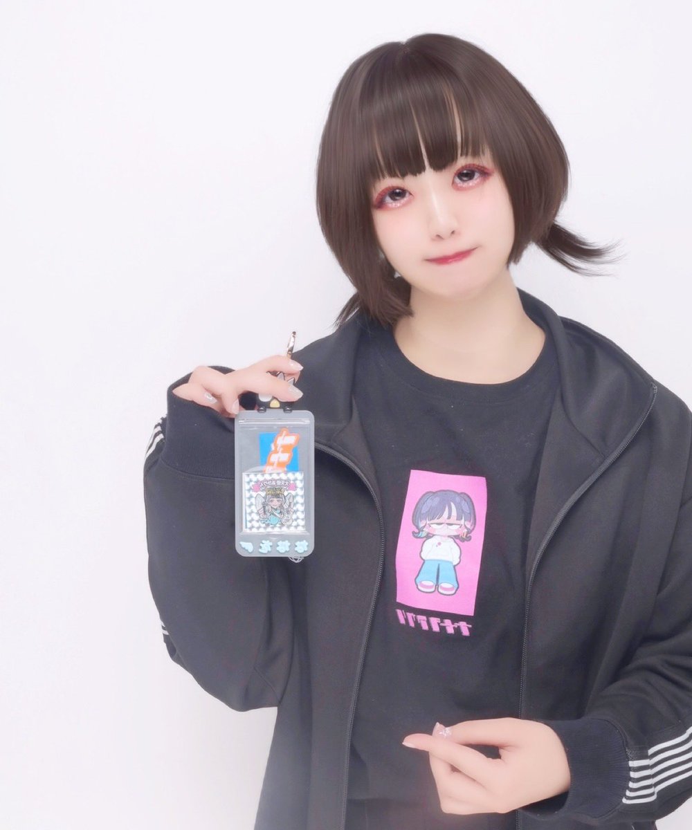 mkmk_candy's tweet photo. 今回のツアーも、とってもたのしかった‼️
初日とファイナル、どっちも行けてよかったな!
ネイル、ピアス、ヘアゴム、荷物、至るところでぶるぴんしてました^-^
とてもたのしい思い出になった!
一生推します💙🩷
#770BP https://t.co/j7XeapNGIm
