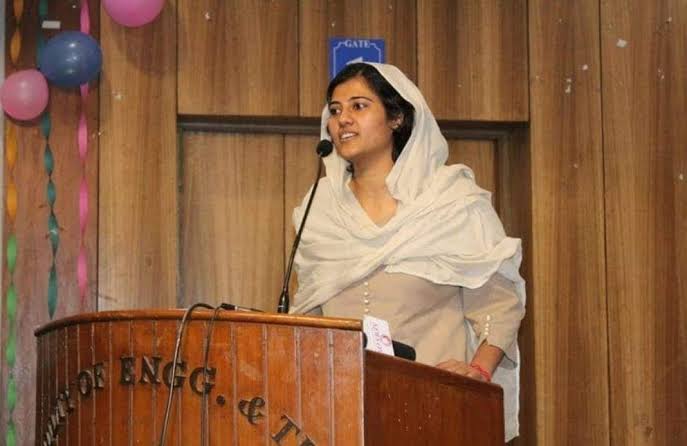 हिमाचल के बद्दी की एसपी इलमा अफ़रोज़ को कांग्रेस विधायक रामकुमार चौधरी की पत्नी की कार का चालान काटना पड़ा भारी, सुक्खू सरकार ने लंबी छुट्टी पर भेजा जिसके बाद इलमा अपने सरकारी आवास से अपना सामान गाड़ी में भर अपनी माँ के साथ हिमाचल छोड़ आई है!

<a href="/SukhuSukhvinder/">Sukhvinder Singh Sukhu</a> आप एक ट्रक ड्राइवर