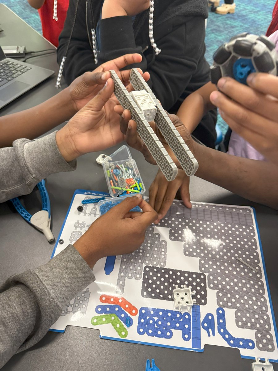 DCoaDLab's tweet photo. Exploring the VEX IQ Competition Kit with elementary students for our project on physiological computing.
Read more about the project here:
https://t.co/oWLE48mSEB https://t.co/jeBInhb6jd