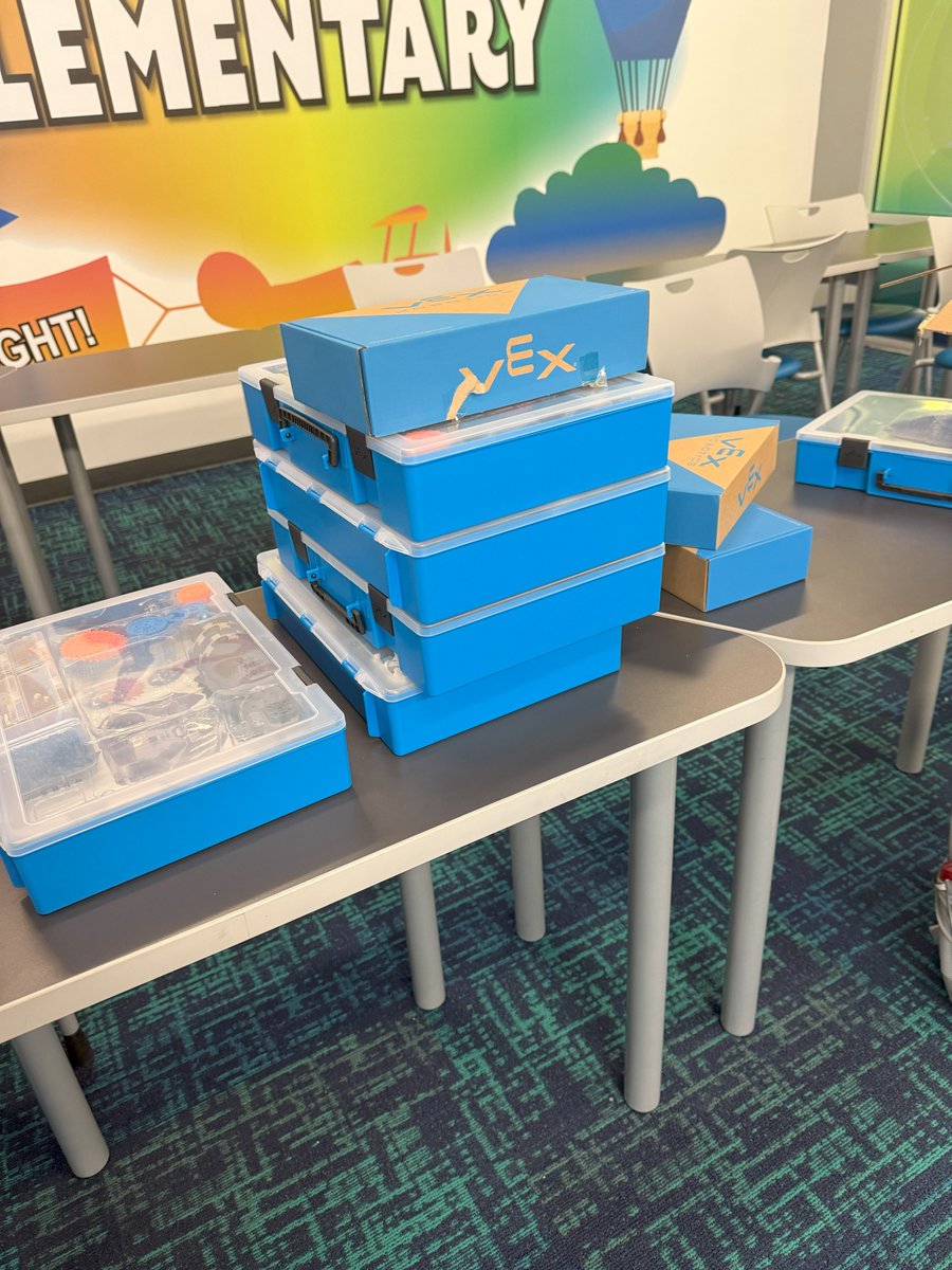 DCoaDLab's tweet photo. Exploring the VEX IQ Competition Kit with elementary students for our project on physiological computing.
Read more about the project here:
https://t.co/oWLE48mSEB https://t.co/jeBInhb6jd