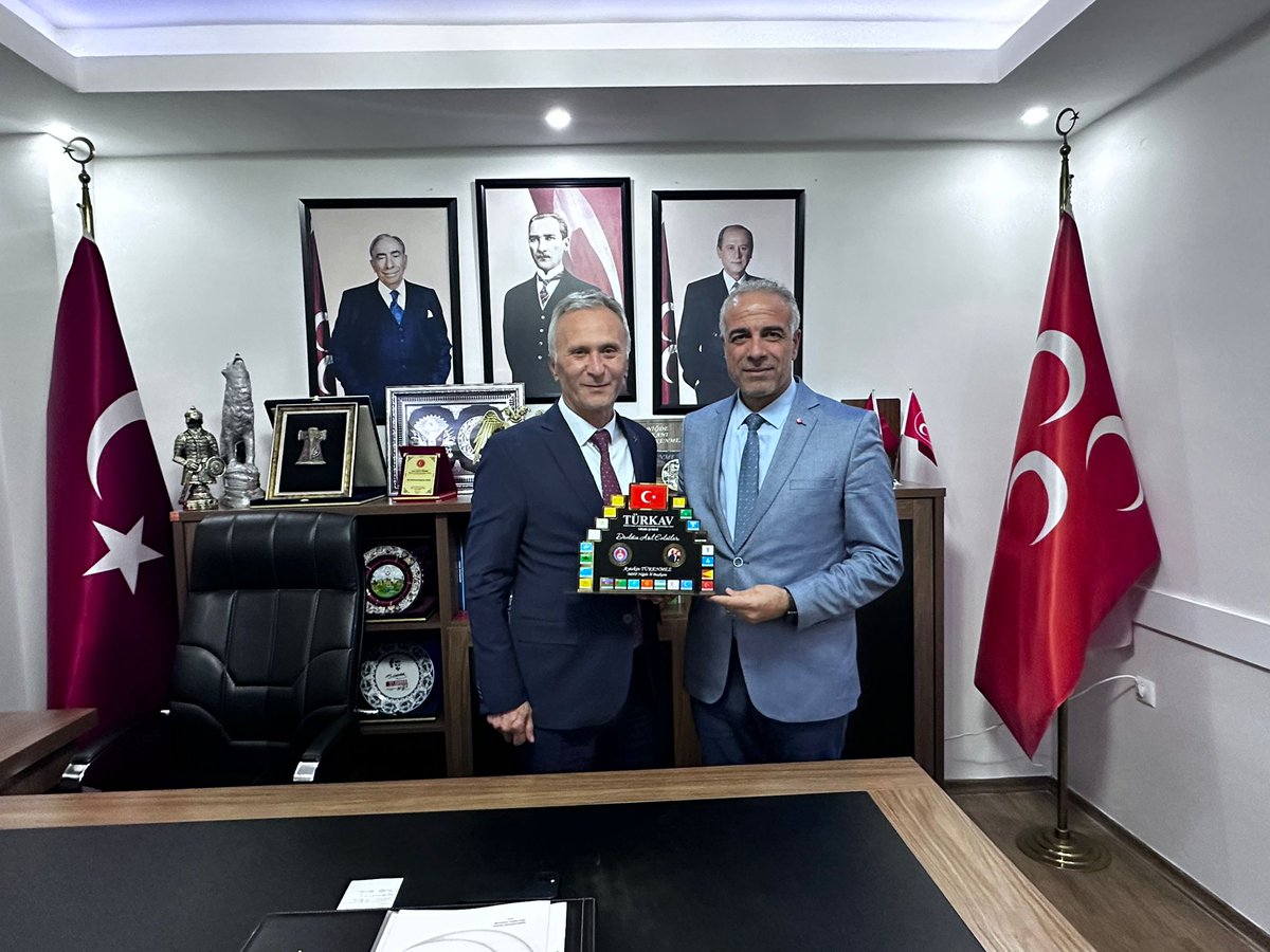nedimbakirci's tweet photo. Türkav olarak Niğde Milliyetçi Hareket Partisi il başkanı sayın Aytekin Tükenmez beyi ziyaret edip hediyesini takdim ettik. Misafirperverliği için il başkanımıza teşekkür ediyorum...
@mhpnigde51 https://t.co/FQ5YNGB2Rm