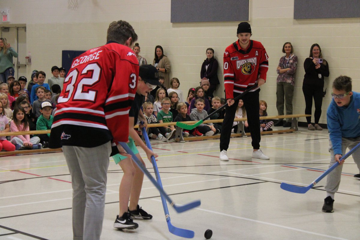 AttackOHL's tweet photo. Ripley-Huron Community School, we had so much fun today!!ππ Thanks for a CLOSE game at floor hockey and some great asked questions with #cmhagreybruce
#Owensoundattack #AlwaysAttack #AttackAlways #owensoundattackcommunity #Owensoundattackhockey https://t.co/sYYKErHGLl