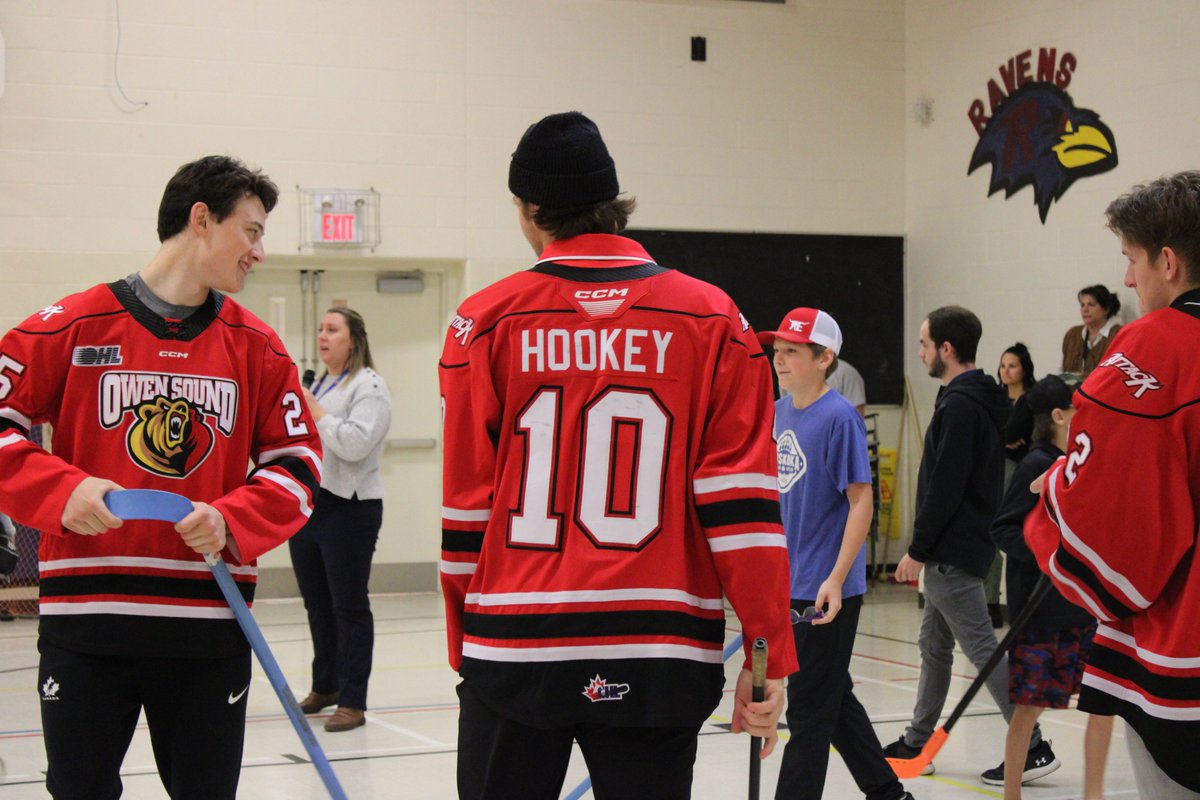AttackOHL's tweet photo. Ripley-Huron Community School, we had so much fun today!!ππ Thanks for a CLOSE game at floor hockey and some great asked questions with #cmhagreybruce
#Owensoundattack #AlwaysAttack #AttackAlways #owensoundattackcommunity #Owensoundattackhockey https://t.co/sYYKErHGLl