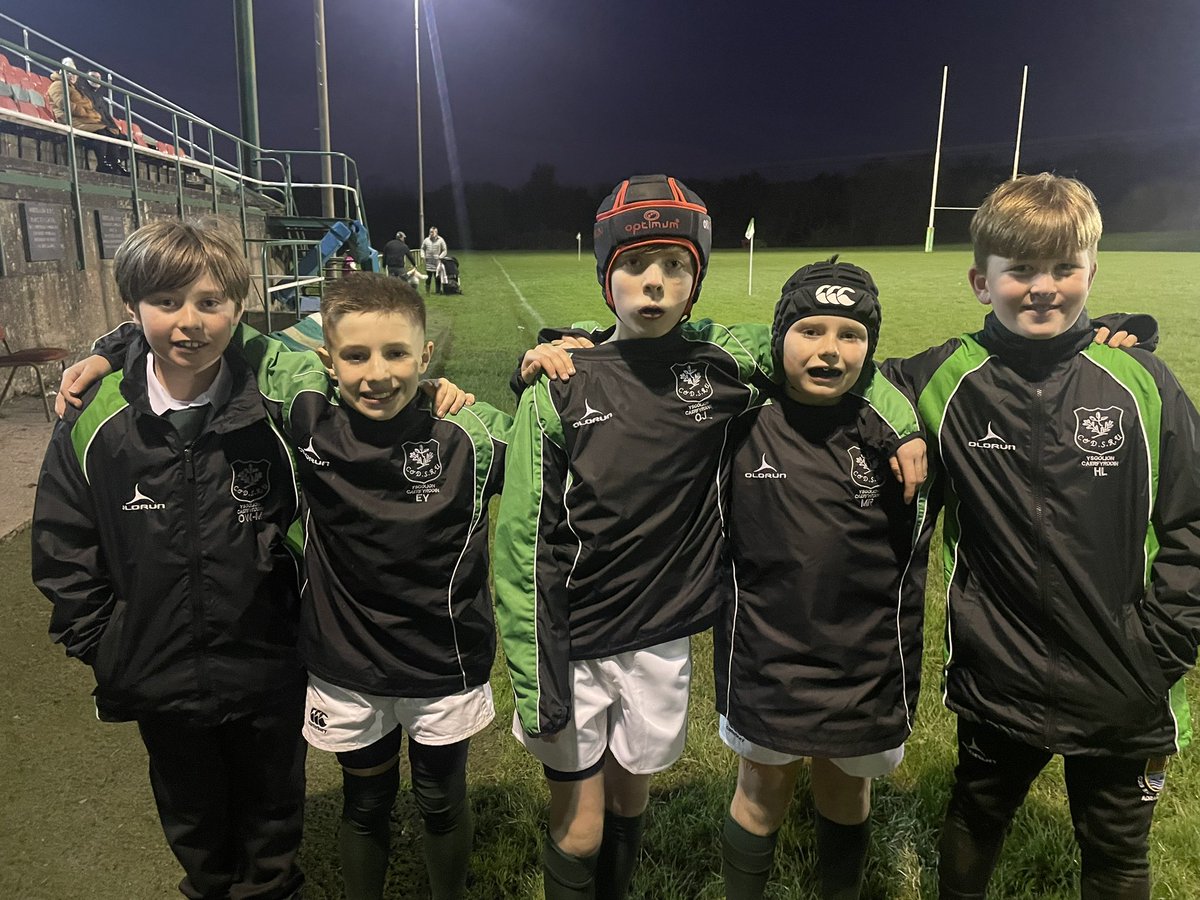 Llongyfarchiadau i’r criw yma sydd wedi cael eu dewis i garfan <a href="/CfyrddinDan11/">Ysgolion Caerfyrddin Dan 11</a> eleni.  Pob lwc gyda’r gêm heno. 🏉🏉
Congratulations to these boys for being selected for the <a href="/CfyrddinDan11/">Ysgolion Caerfyrddin Dan 11</a> squad this year.   Good luck with the season!