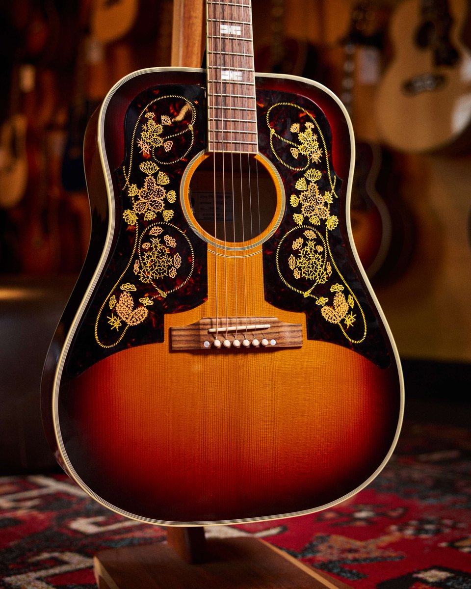 GibsonGarage's tweet photo. 🚨Gibson Garage Guitar of the Week🚨

Epiphone Chris Stapleton Frontier

You never know what treasure you'll find at the Gibson Garage Nashville. Stop by to shop and play.

#epiphone #gibsongarage #guitaroftheweek #chrisstapleton #frontier https://t.co/wedMan8GQw