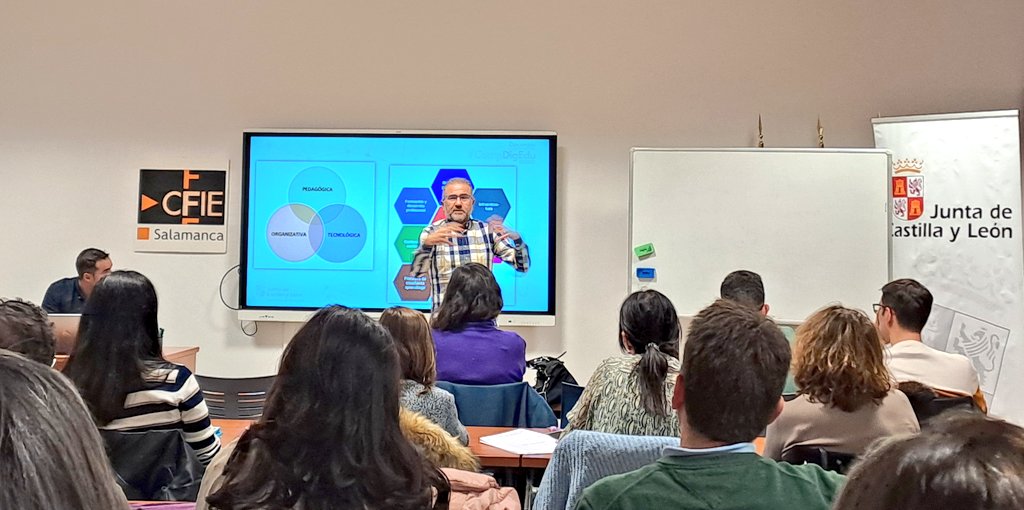 LuisSAreval's tweet photo. En el curso #CoDiCeTIC se tratarán los puntos más importantes que debe contener un buen Plan Digital de Centro y las líneas de actuación del mismo.
@CompDigEdu_SA @cfiesalamanca https://t.co/frTjeFX71N