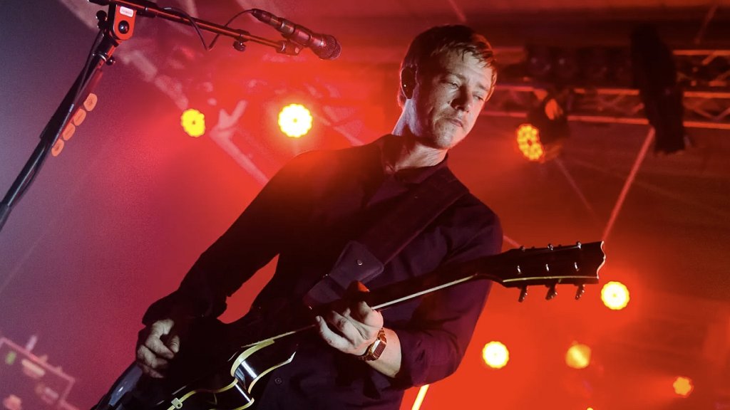 Interpol have announced Live at Third Man Records, a new live album set for release in December.

Hear their live rendition of “Say Hello to the Angels” → cos.lv/leru50U5s56