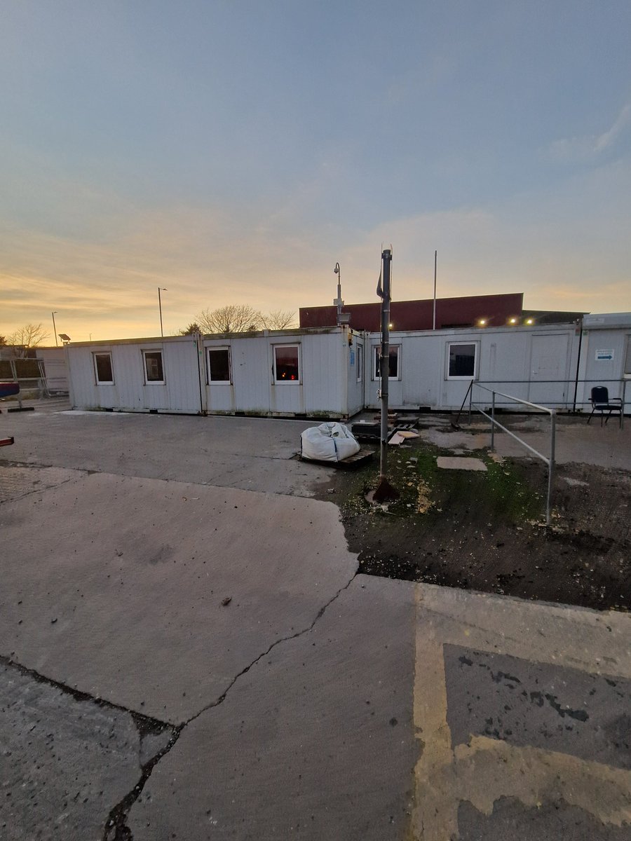 greig_black's tweet photo. Relocation of 6 Bay CTX Modular to form a 10 Bay at AJT Engineering, Aberdeen for Greenwell https://t.co/QQzfw43ICv