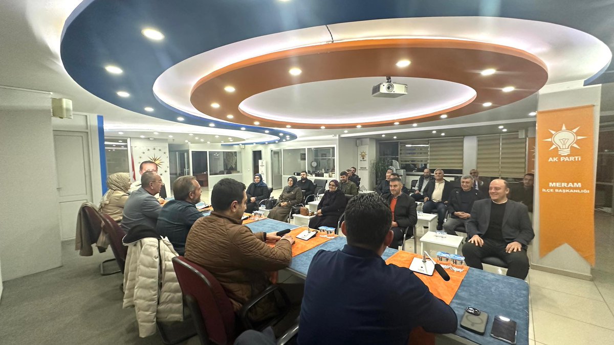 akpartimeram's tweet photo. Haftalık Olağan Yönetim Kurulu Toplantımızı Belediye Başkanımız @MustafaKavus 'un da katılımı ile İlçe Başkanımız @Dolular riyasetinde teşkilat binamızda gerçekleştirdik. 
#BizimMeram https://t.co/MjFfIVoUOK