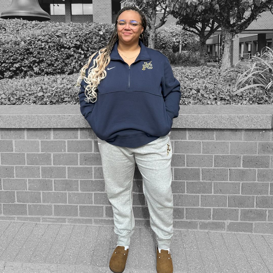 We have the comfiest clothes for this cooler weather! Stop by the store or shop online for our new Nike joggers and Nike fleece half zip!
#bookstore #jccc #comfyclothes