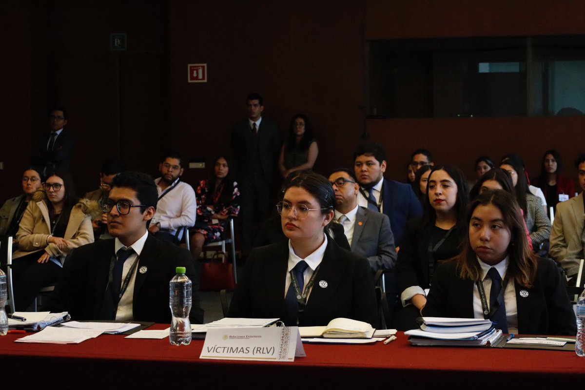 competenciaVCGM's tweet photo. 🎉 ¡Concluye la XXII Edición de la Competencia de Derecho Penal “Víctor Carlos García Moreno”! 🎉

Felicitamos a todos los equipos por su esfuerzo y crecimiento. 👏
🏆 1° Lugar: @DerechoUNAMmx 🇲🇽
🥈 2° Lugar: @derecho_unibe 🇩🇴
🥉 3° Lugar: @PUCMM 🇩🇴 https://t.co/L7IVJVI3a9