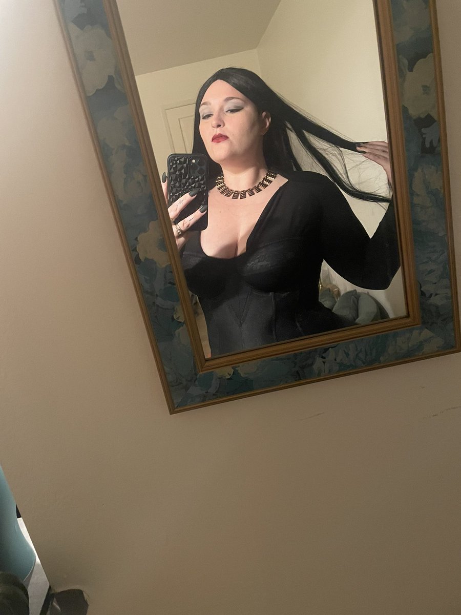 MichaelaD567's tweet photo. My Morticia cosplay was so good it made a guy who ghosted me a year and a half ago slide into my DMs. I should weld this power carefully. https://t.co/TwA0RtbUi0