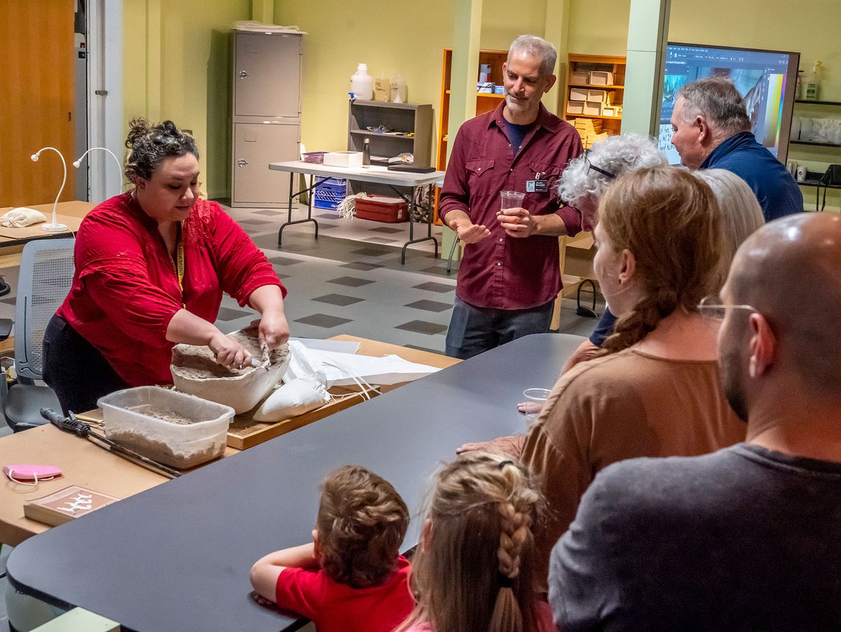 iDigBio's tweet photo. #Museum30 Day 12 is #Learning π§ π€―
Museums play an important role in childhood learning. Natural history museums provide immersive experiences that spark curiosity about the natural world. The same goes for adults, too!
Florida Museum photos by Jeff Gage
#Challenge30 #museums https://t.co/2czWPhrptU