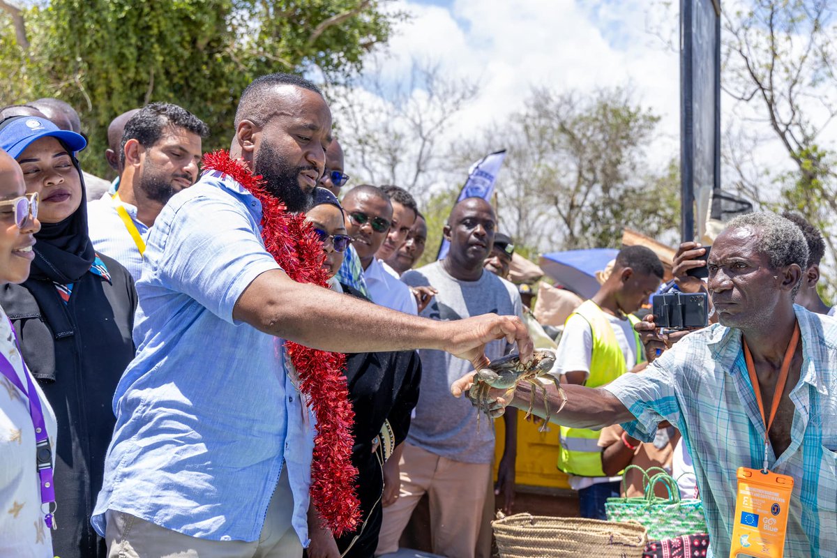 HassanAliJoho's tweet photo. The Kenya Marine Fisheries and Socio-Economic Development @KEMFSED project, implemented by the State Department for Blue Economy and Fisheries in collaboration with the World Bank, continues to improve the lives of local communities.

Today, accompanied by @Blue_Economy_F PS @PS_Betsy_Njagi and a host of leaders from Mombasa County, I visited the Jomvu Women in Fisheries in Jomvu Kuu and the Changamwe Development Self Help Group in Migadini.