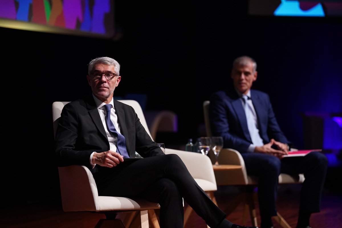 AuditorsCENSORS's tweet image. L’Auditoria és una professió de futur, la #IA podrà substituir determinades tasques que desenvolupen les persones però mai substituirà a les persones, ja que són el centre de les firmes d’#auditoria.
#DiadelAuditoria