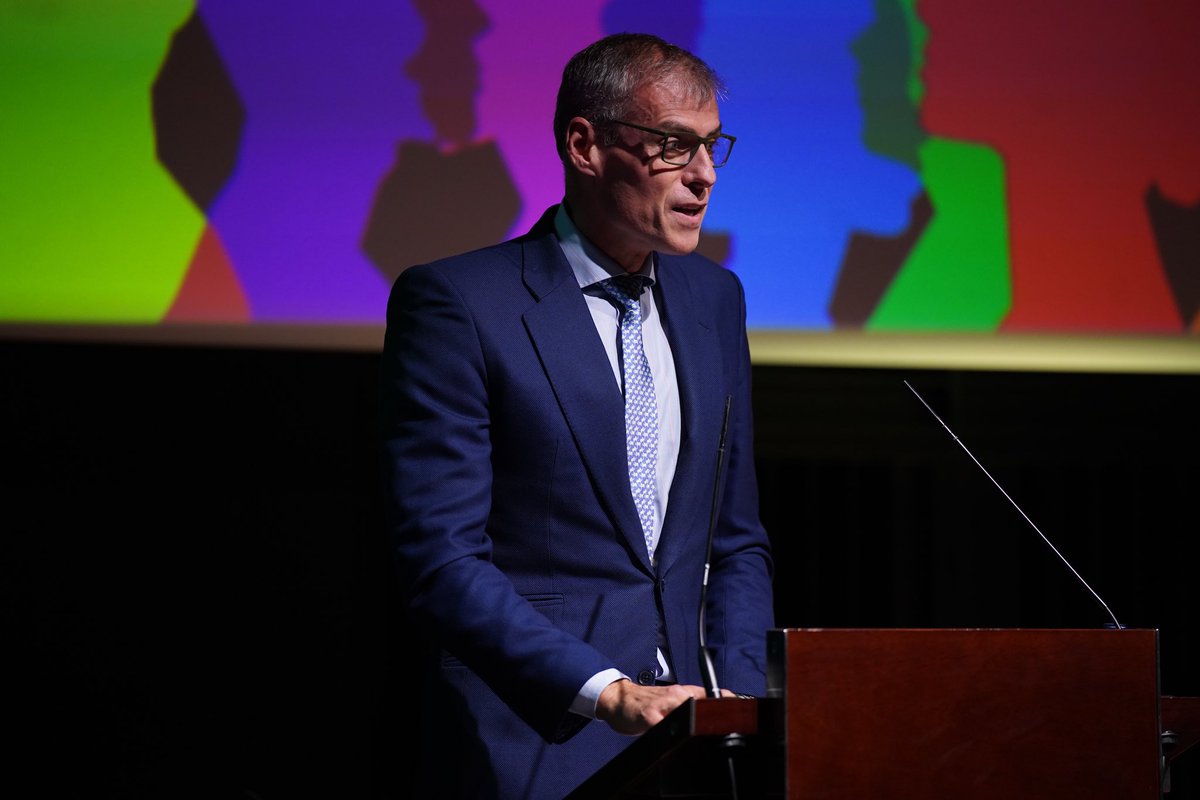 AuditorsCENSORS's tweet image. L’Auditoria és una professió de futur, la #IA podrà substituir determinades tasques que desenvolupen les persones però mai substituirà a les persones, ja que són el centre de les firmes d’#auditoria.
#DiadelAuditoria