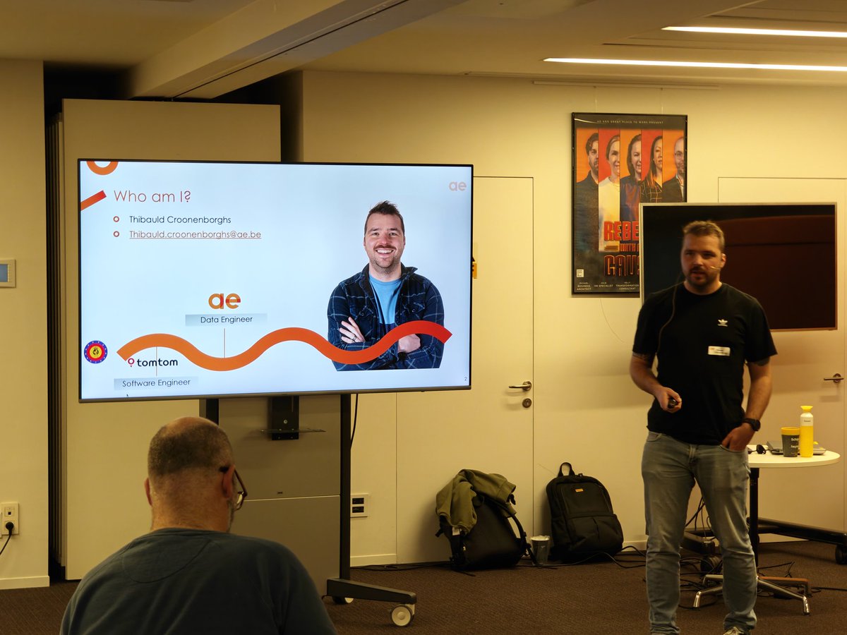 dataMinds tweet media