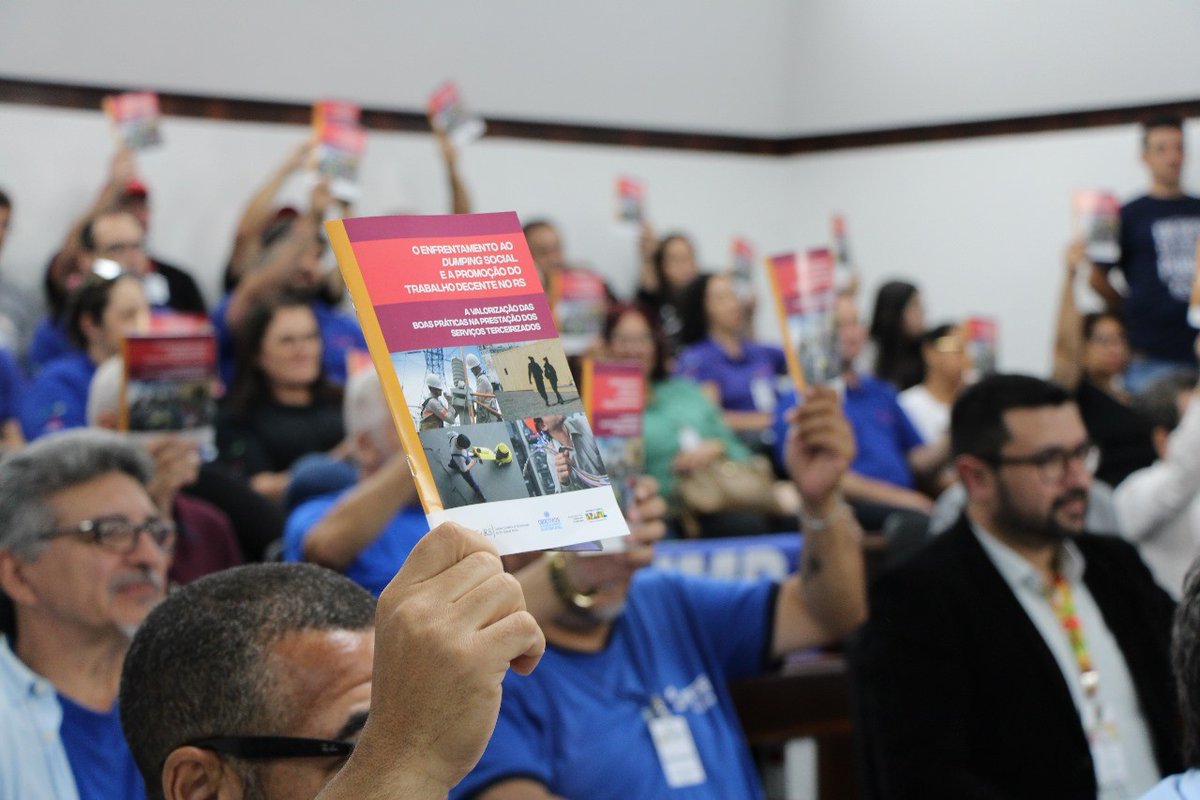 MPT participa de lançamento de ações para melhoria de meio ambiente de trabalho de #terceirizados no RS
💻link.mpt.mp.br/lQmQqd2
📷Ascom MPT-RS