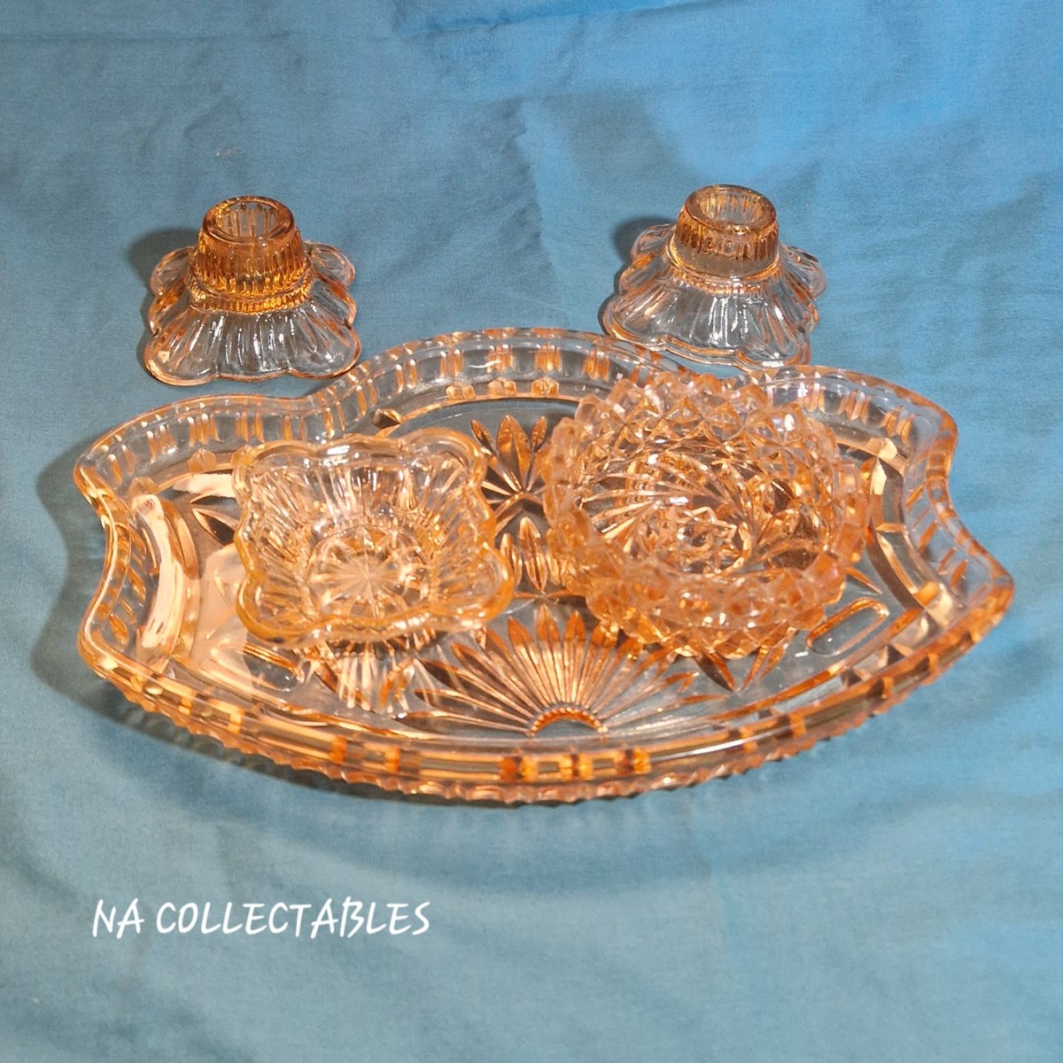 nacollectables's tweet photo. Finally tonight this Bagley & Co vanity set, lovely light pink pressed glass, Art Deco style.
https://t.co/SO9JRjHVX0
@EverRotating #vintageshowandsell #BagleyGlass #ArtDeco #vanityset #pressedglass #vintagestyle #vintagehome #homedecor #retrohome #dressingtable https://t.co/4ZiTXOtRzc