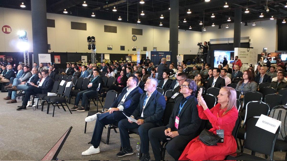 FactorMeetings's tweet photo. #MetaworldCongress: "Hay mucha tecnología que suma, pero también hay mucha tecnología que resta. Será vital elegir y dirigirnos hacia el lado que nos ayude y potencialice", @engelfonseca https://t.co/cm2Hdkjs0W