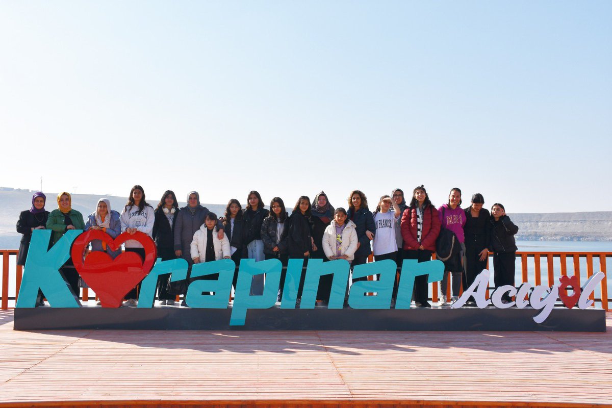ibrahimOnal84's tweet photo. AK Parti Genel Merkez Hukuk Müşaviri @BurhanSevencan, Ereğli İlçe Başkanımız @ibrahimerol42, Kadın Kolları Başkanı Neslihan Fes ve Ereğli Sevgi Evleri'nde kalan genç kardeşlerimizi ve Sosyal Hizmetler Müdürlüğü yöneticilerini ilçemizde ağırladık. https://t.co/VVmMoKwIDX