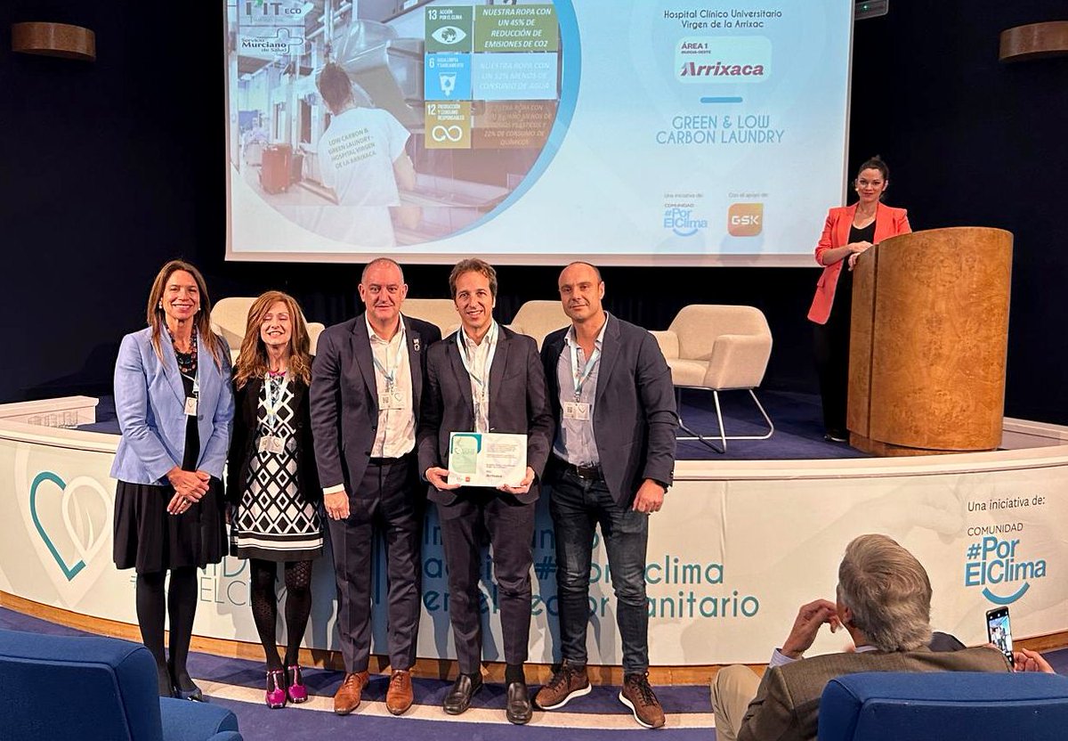 La lavandería  🥼 de la Arrixaca 🏥, premiada 🏅como una de las diez mejores iniciativas nacionales de descarbonización en el sector de la salud 🏅

Su proyecto ‘Lavandería ecológica y baja en carbono’ ha permitido este año la reducción en un 45 por ciento del consumo de