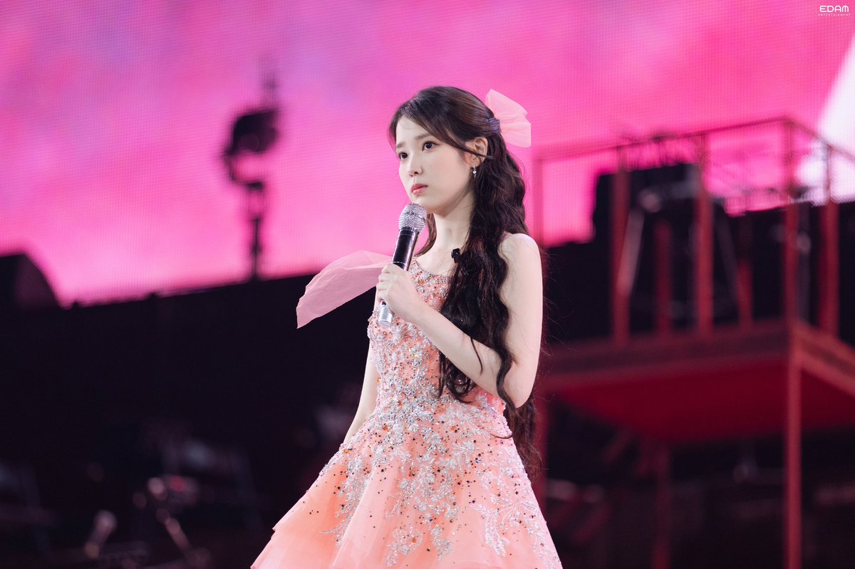 llyaiu's tweet photo. I vote #iu for Fans’ Choice - Female Award #2024MAMAVOTE https://t.co/aYmhAKDwXK