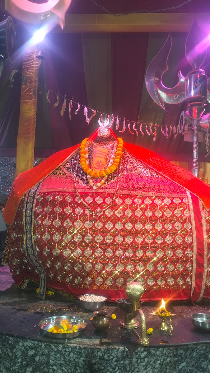 panditmishraji's tweet image. आज दिनांक 12-11-2024 मंगलवार को कुबेरेश्वर धाम सीहोर के प्रदोष काल संध्या आरती का भव्य दर्शन
कुबेरेश्वर भंडारी आप सभी की मनोकामना पूरी करे
#kubereshwardhamsehore #kubereshwarmahadev #sihorewale 
#kubereshwardhamkeupay #Pandit_Pradeep_Ji_Mishra