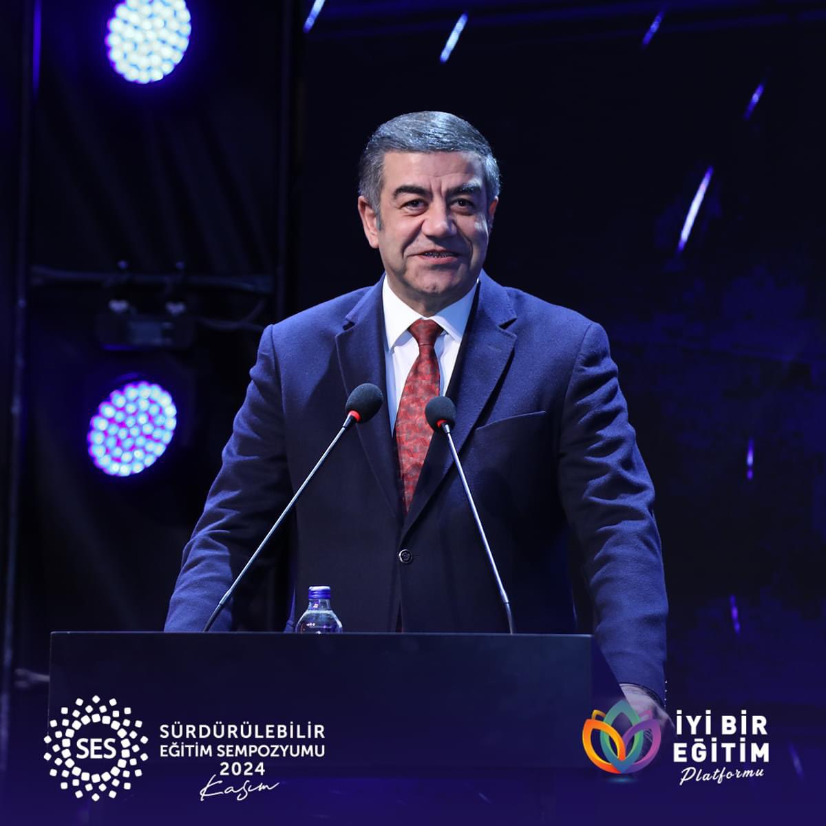 umitkalko's tweet photo. #SESKasım24'ün ikinci günü TÖDER Başkanı Sayın İbrahim Taşel'in yaptığı açılış konuşmasıyla başladı. @IbrahimTaselFDD https://t.co/Sm6mri8uYs