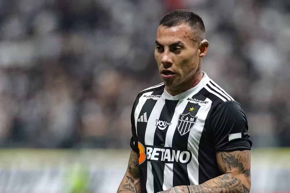 CentralDoCAM's tweet photo. O Galo definiu a saída de quatro jogadores para a temporada 2025.

Não continuam no clube, pelo planejamento inicial, o lateral-direito Mariano, o zagueiro Maurício Lemos e os atacantes Alan Kardec e Eduardo Vargas.

🗞️ @geglobo
📸 Gilson Lobo/AGIF https://t.co/W5u7Ngor1S