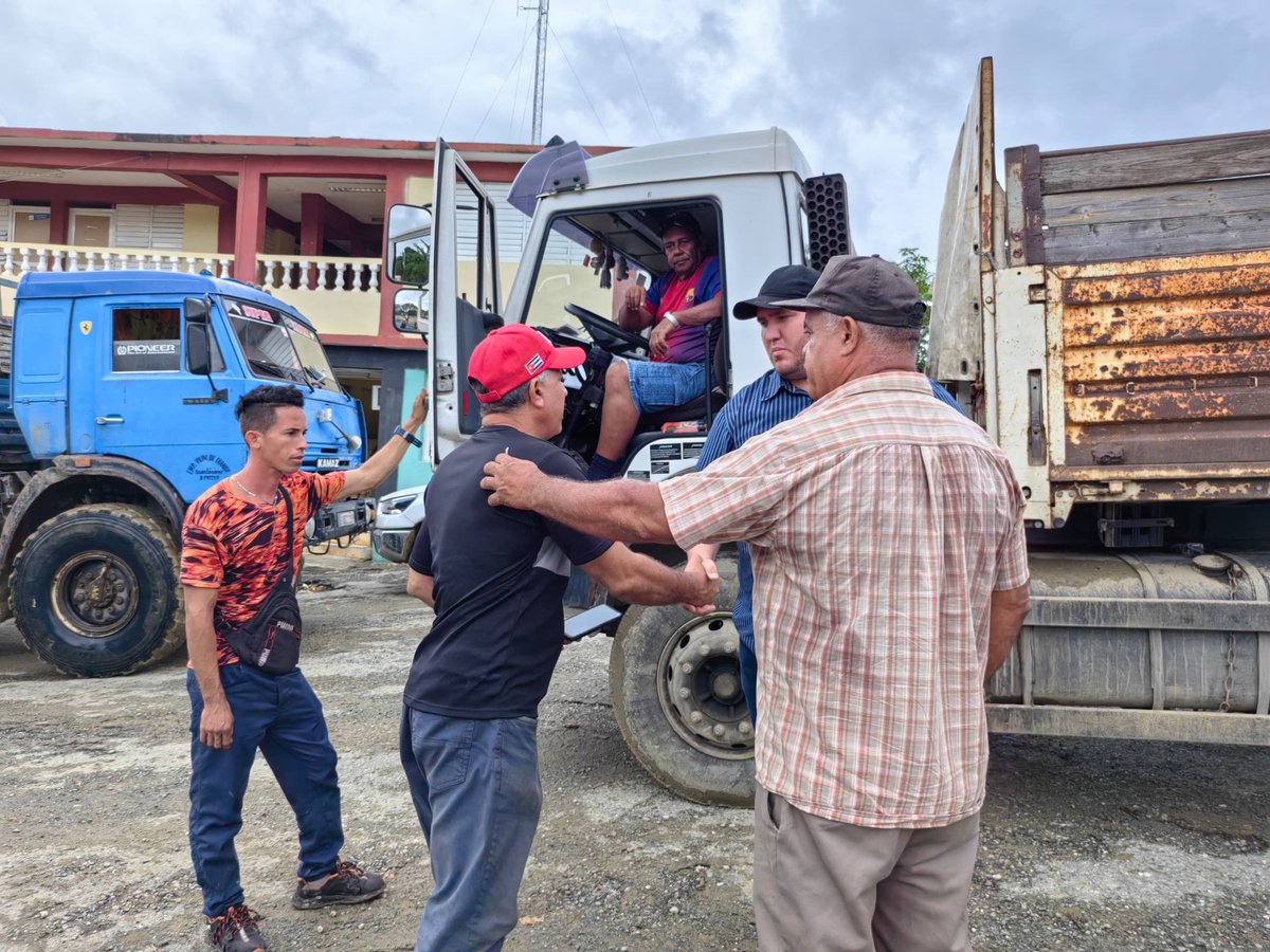 La fuerza de toda la sociedad como única condición del progreso,decía #FidelPorSiempre 🇨🇺🇨🇺
Creo “…que mis venas no terminan en mí sino en la sangre unánime de los que luchan por la vida, el amor, las cosas, el paisaje y el pan,la poesía de todos”,escribió el poeta Roque Dalton.