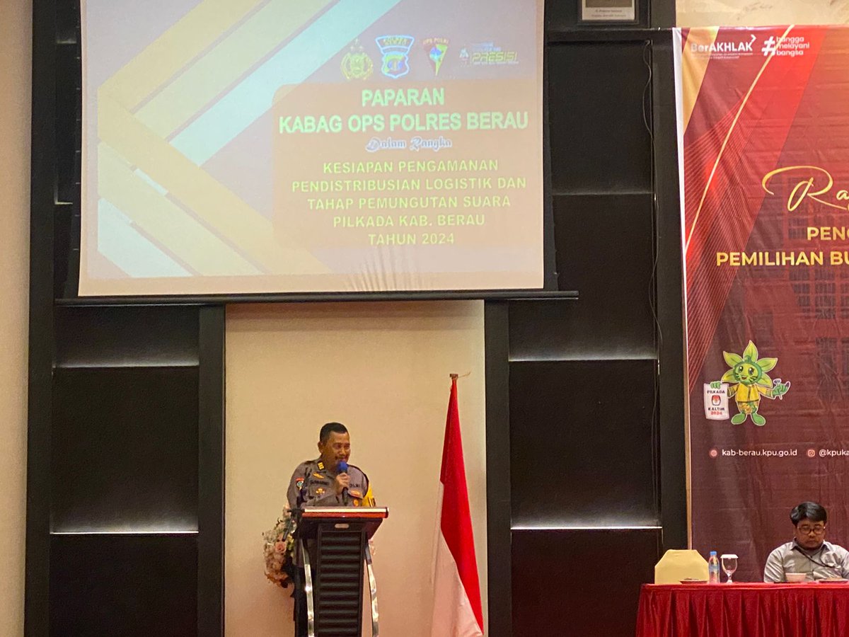 Trd0902's tweet photo. Pendim0902BERAU - Guna Dukung kelancaran dan kesuksesan Pilkada 2024, Danramil 09/Biatan Lettu Inf Budi Santoso mewakili Dandim 0902/Berau, Hadiri Rakor pengelolaan logistik Pilbup dan Wabup, bertempat di Balroom Hotel Bumi Segah Kec. Tanjung Redeb Kab. Berau. Senin (11/11/2024). https://t.co/QWSgQdtIJc