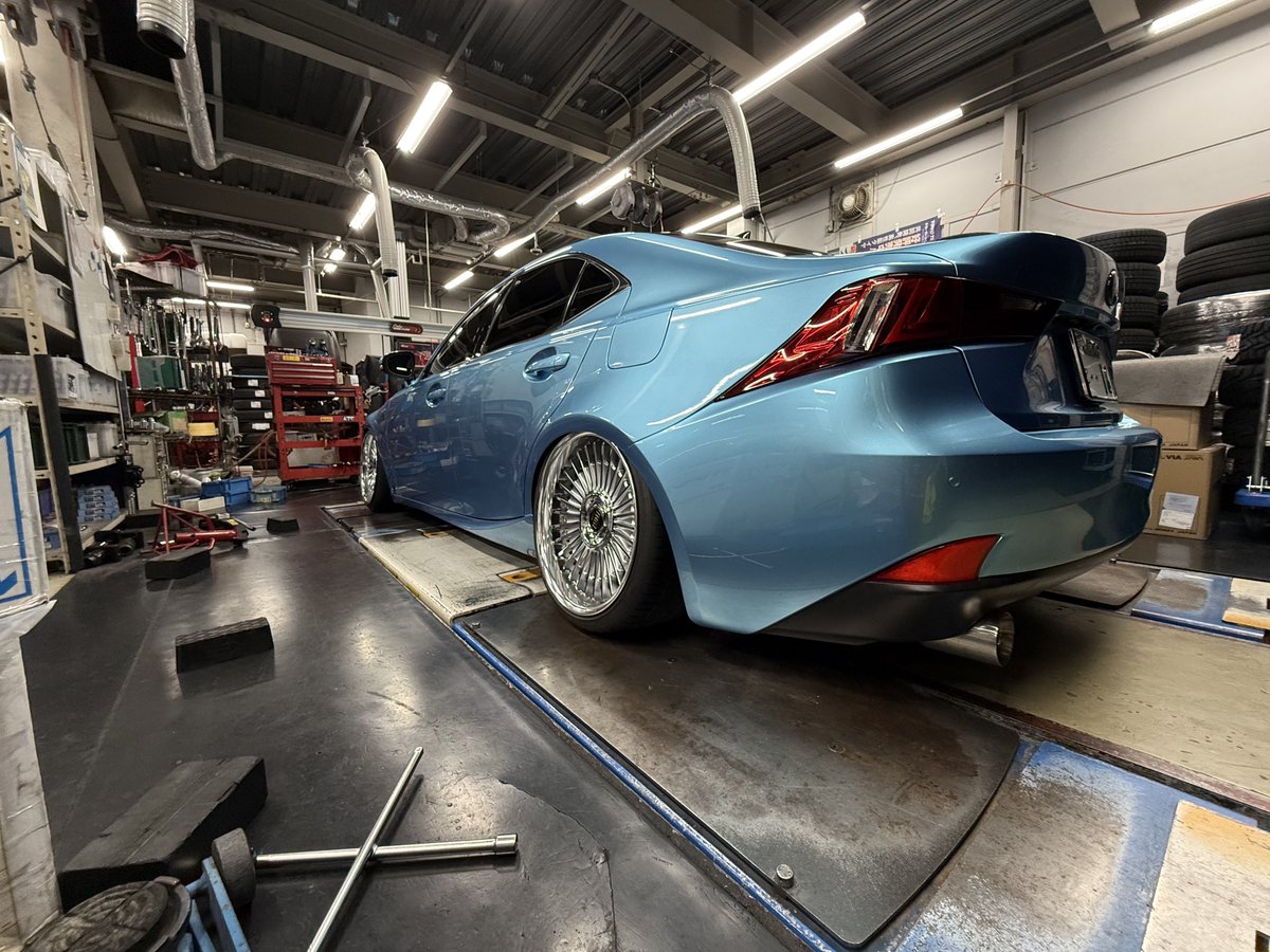 車高調付けました〜！
リアあとちょっとだけ下げるか迷う