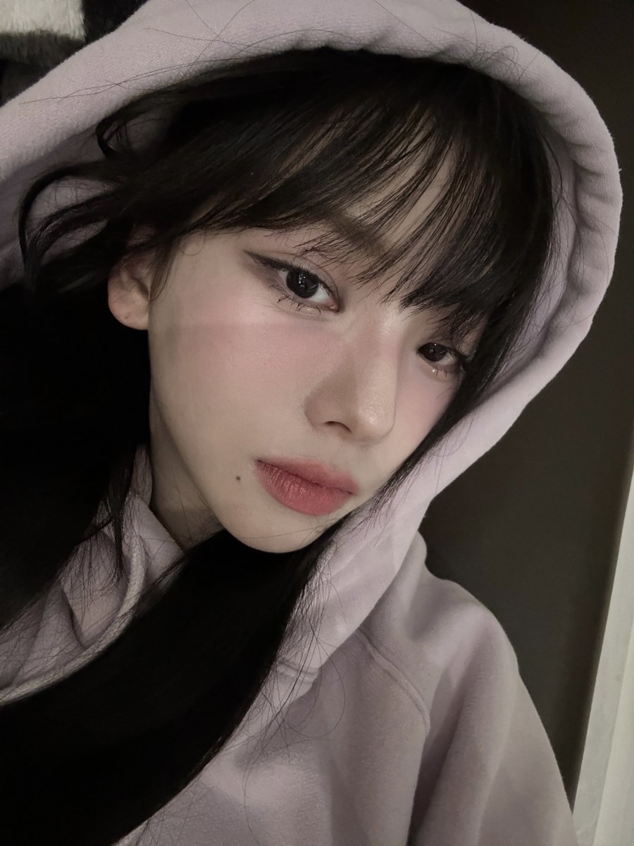 ujiminphoria's tweet photo. THIS KARINA SELCA IS CRAZY https://t.co/KTQwvnuR3v