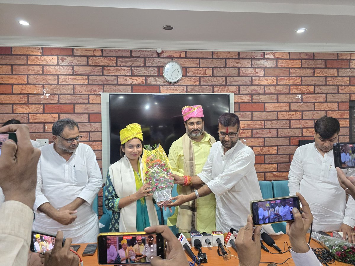 Sham4Samastipur's tweet photo. कल दिनांक 13. नवंबर. 2024 को मिथिला की पावन धरा पर माननीय प्रधानमंत्री जी के आगमन सहित क्षेत्र व जनहित के अन्य महत्वपूर्ण मुद्दों पर #समस्तीपुर, अतिथि गृह में आयोजित संवाददाता सम्मेलन को संबोधित किया।
#ModiInMithila https://t.co/Hd1d91I7OT