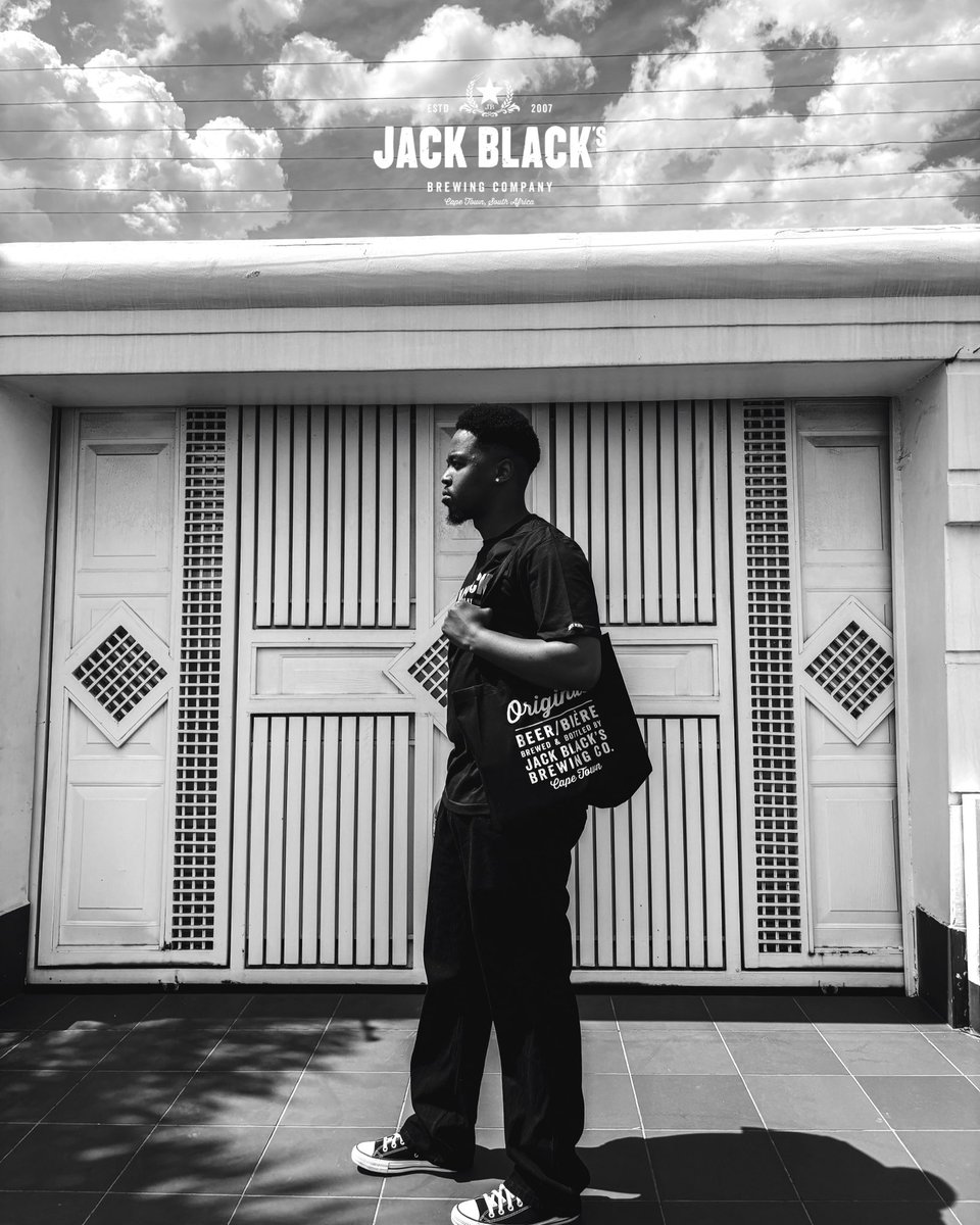 sb_sibisi's tweet photo. When life gives you lemons, drink Jack Black Beer instead. Problem solved. 🍻
The best taste of Cape Town right here in Johannesburg🖤
For: @JackBlackBeer
#JackBlackBeer #BeerSolvesEverything #Cheers” https://t.co/5BdtnAnwgN