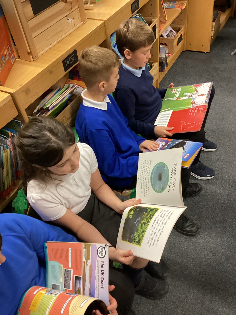 HighViewYear6's tweet photo. A library visit inspired our latest piece of writing. We have written non-fiction explanation texts to the Y3 classes. We had great fun explaining some of our favourite topics using parenthesis! https://t.co/rWhUfLjFvZ