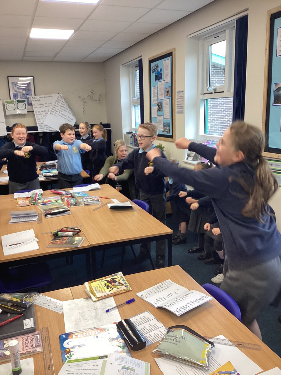 Year 4 had the pleasure of a visit from the fabulous Nursery children today - they sang ‘ row,row, row your boat beautifully. Year 4 even joined in with actions #Worldnurseryrhymeweek